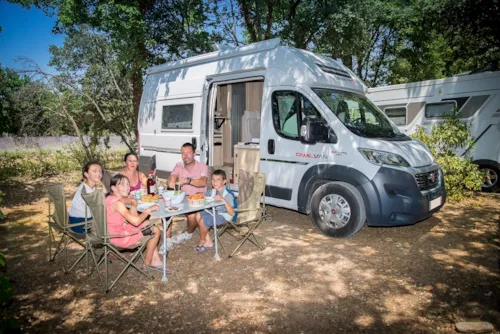 Pitch - Comfort Package (1 Tent, Caravan Or Motorhome / 1 Car / Electricity 10A) - image n°2 - Flower Camping LES TRUFFIERES