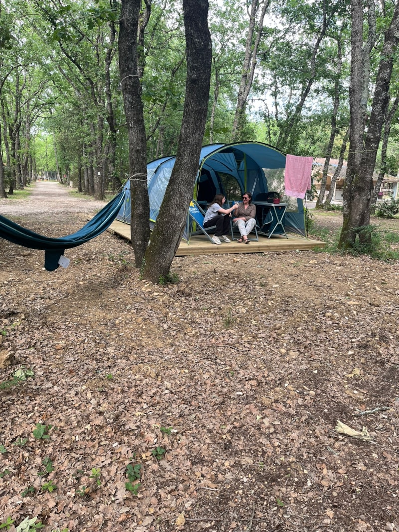 "Ready-to-Camp" tent