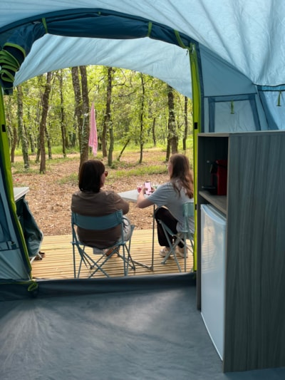 "Ready-to-Camp" tent