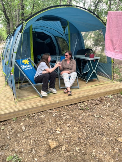 "Ready-to-Camp" tent