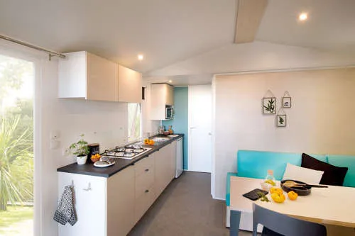 Location - Mobil Home Lavande Confort 28M² 2 Chambres +Tv + Climatisation +Terrasse Couverte 11M² - image n°3 - Flower Camping LES TRUFFIERES