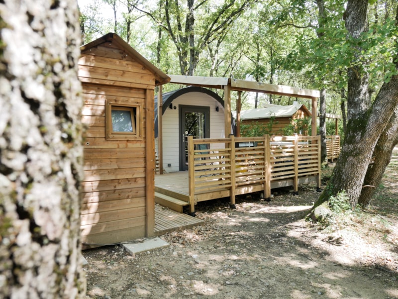 Barrel "Cocon" confort 15m² (1 chambre - 2/4pers.) + Terrasse couverte 9m² + TV