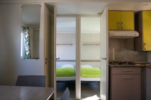 Mietunterkunft - Mobilheim Provence Confort 33M² - 3 Schlafzimmer +Fs + Klimaanlage +Überdachte Terrasse 11 - image n°3 - Flower Camping LES TRUFFIERES