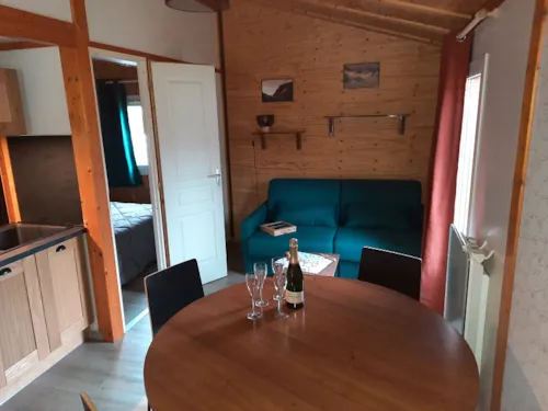 Location - Chalet Alizé Véranda 2 Chambres - image n°6 - Camping CHAMP LA CHEVRE