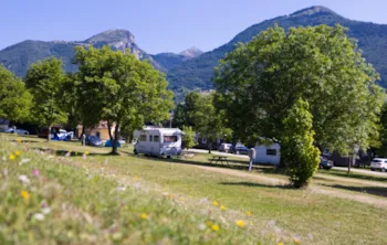 Stellplatz - Stellplatz Zelt/Wohnwagen/Fahrzeug/Wohnmobil/Strom 10A - Camping CHAMP LA CHEVRE