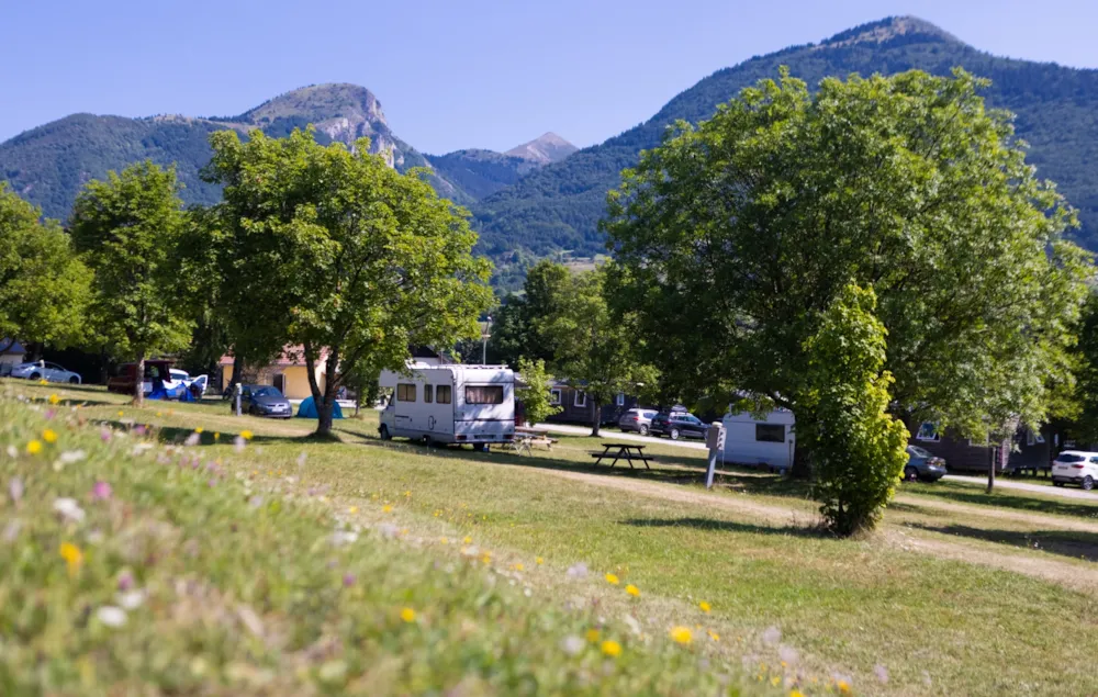 Pitch tent/caravan/car/camper/electricity 10A