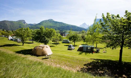 Emplacement - Emplacement Tente / Caravane / Véhicule / Camping-Car/Électricité 10A - image n°7 - Camping CHAMP LA CHEVRE