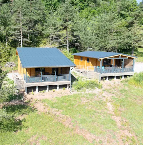 Location - Chalet Enjoy 2 Chambres - image n°2 - Camping CHAMP LA CHEVRE