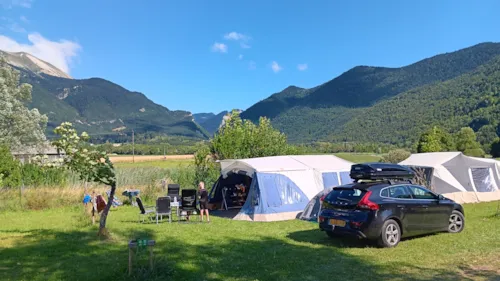 Emplacement - Emplacement Tente / Caravane / Véhicule / Camping-Car/Électricité 10A - image n°4 - Camping CHAMP LA CHEVRE