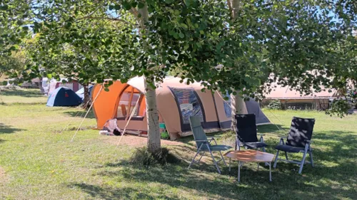 Emplacement - Emplacement Tente / Caravane / Véhicule / Camping-Car/Électricité 10A - image n°5 - Camping CHAMP LA CHEVRE
