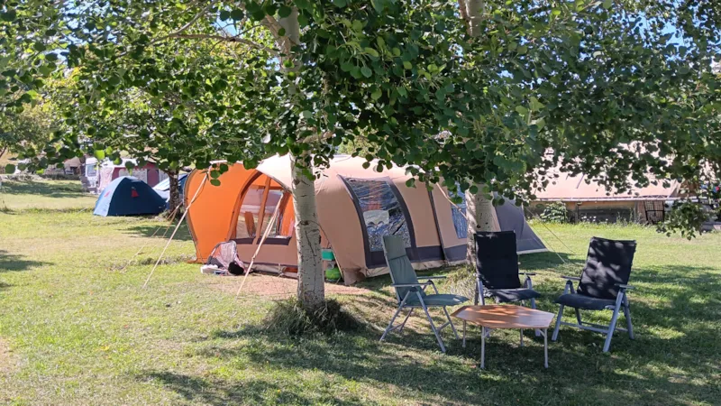 Emplacement Tente / Caravane / Véhicule / Camping-Car/Électricité 10A