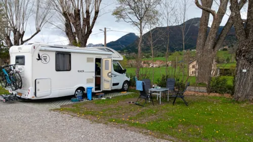 Emplacement - Emplacement Tente / Caravane / Véhicule / Camping-Car/Électricité 10A - image n°9 - Camping CHAMP LA CHEVRE