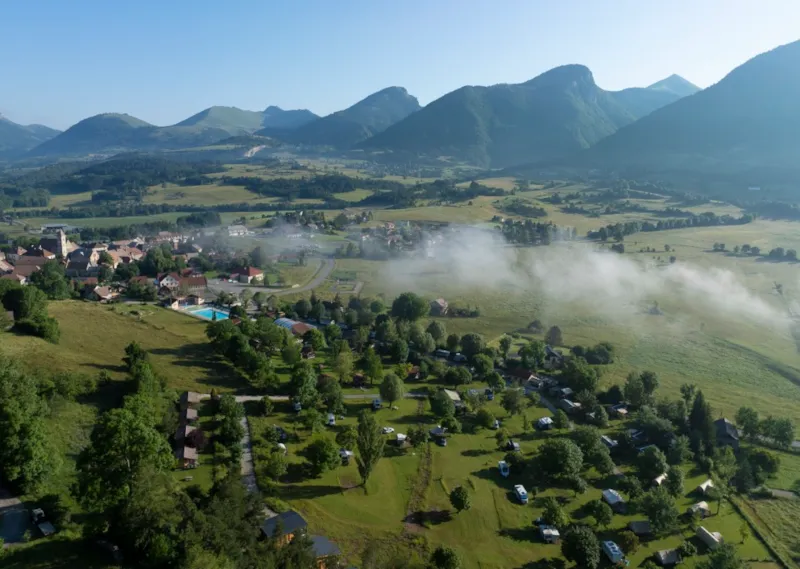 Emplacement Tente / Caravane / Véhicule / Camping-Car/Électricité 10A