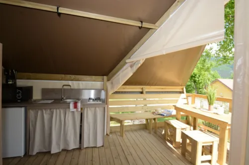 Location - Tente Lodge Confort (Avec Sanitaires) - image n°4 - Camping CHAMP LA CHEVRE
