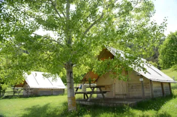 Mietunterkunft - Hütte Edelweiss (Ohne Sanitäranlagen) - Camping CHAMP LA CHEVRE