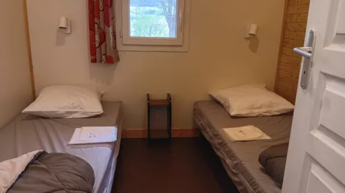 Mietunterkunft - Hütte Frêne 2 Schlafzimmer - image n°9 - Camping CHAMP LA CHEVRE
