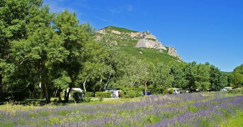 Emplacement À La Nuitée + Un Véhicule