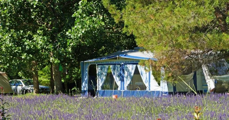 Emplacement À La Nuitée + Un Véhicule