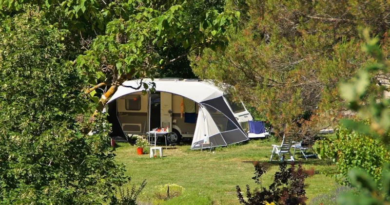 Emplacement À La Nuitée + Un Véhicule