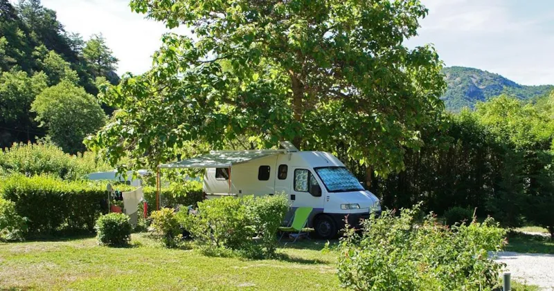 Emplacement À La Nuitée + Un Véhicule