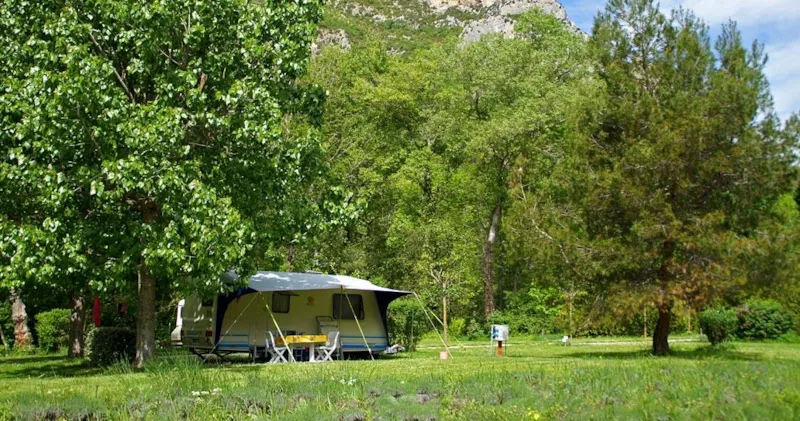 Emplacement À La Nuitée + Un Véhicule