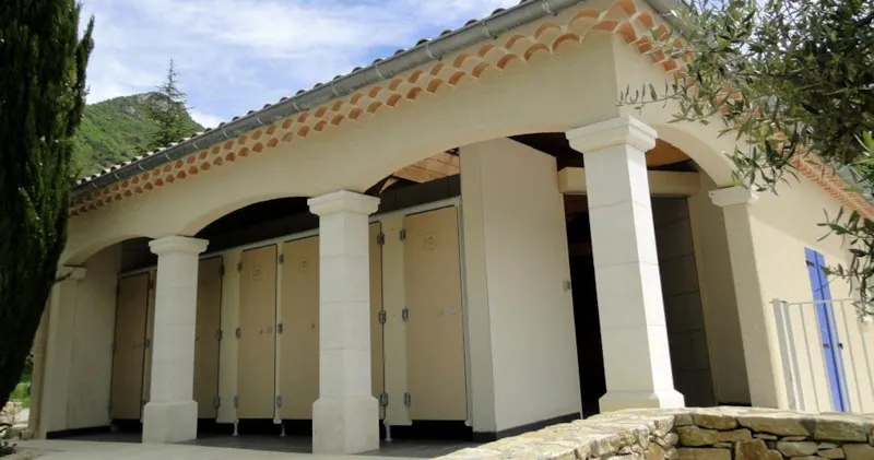 Emplacement À La Nuitée + Un Véhicule