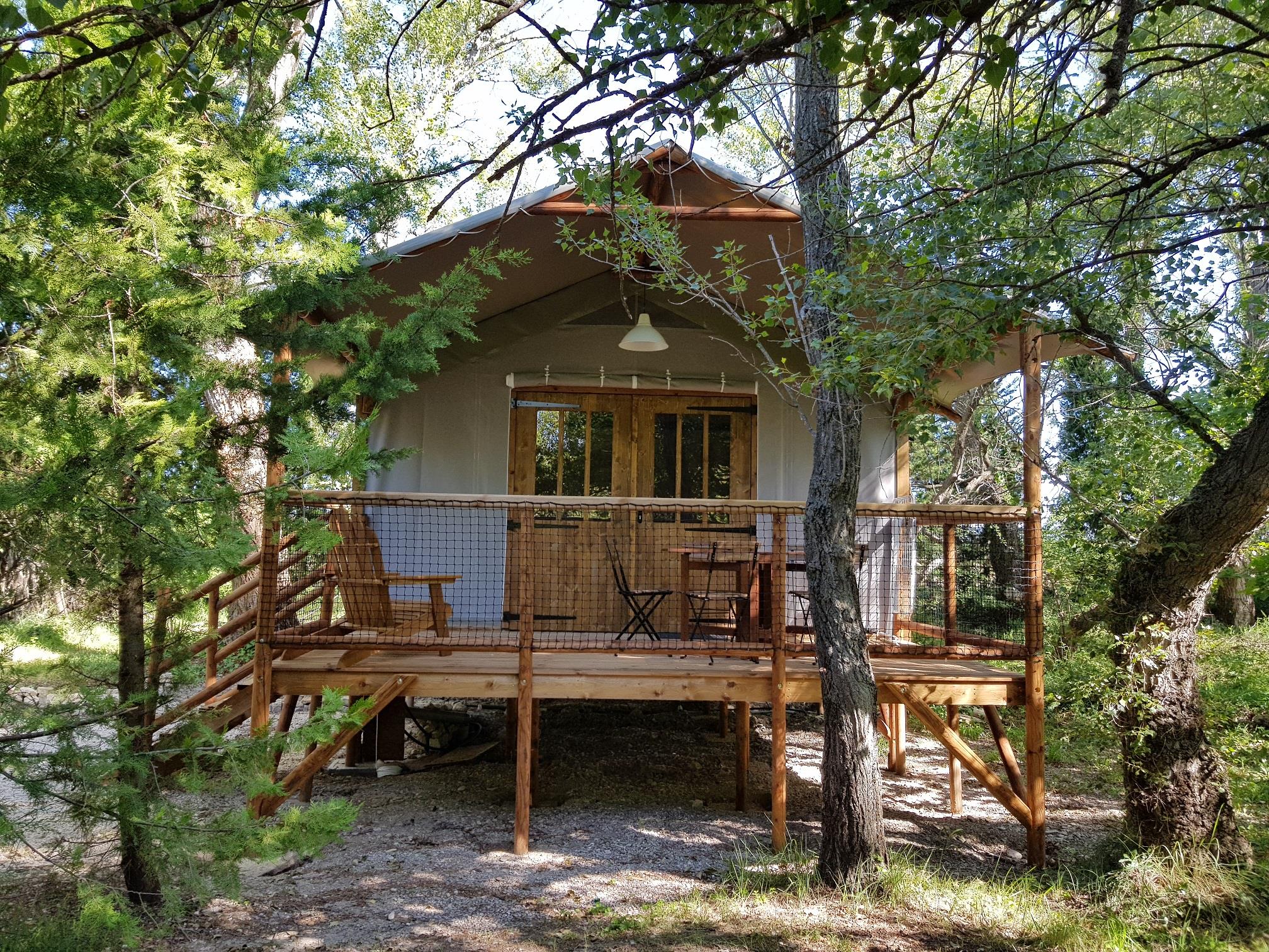 Location - Cabane Lodge Bois Sur Pilotis Confort 27M² 2 Chambres - Terrasse Bois Couverte, Zone Ombragée - Flower Camping Les Rives de l'Aygues