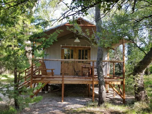 Location - Cabane Lodge Bois Sur Pilotis Confort 27M² 2 Chambres - Terrasse Bois Couverte, Zone Ombragée - image n°1 - Flower Camping Les Rives de l'Aygues