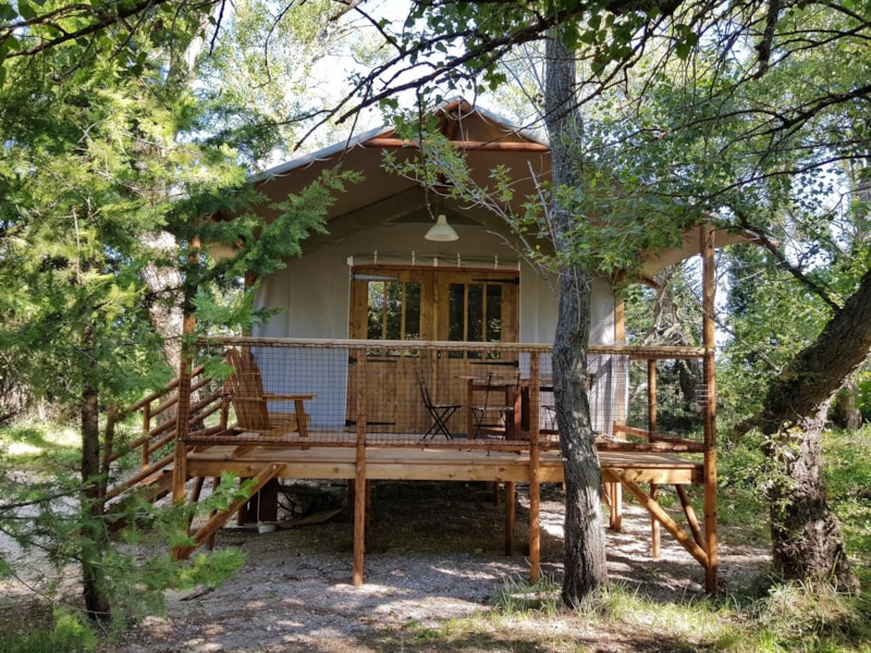 Cabane Lodge Bois auf Pfählen 2 Zimmer 27m² - überdachte Terrasse, schattiger Stellplatz