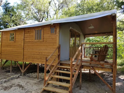 Location - Cabane Lodge Bois Sur Pilotis Confort 27M² 2 Chambres - Terrasse Bois Couverte, Zone Ombragée - image n°3 - Flower Camping Les Rives de l'Aygues