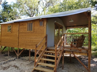 Cabane Lodge Bois on piles 2 bedrooms 27m² - sheltered terrace, Shaded pitch
