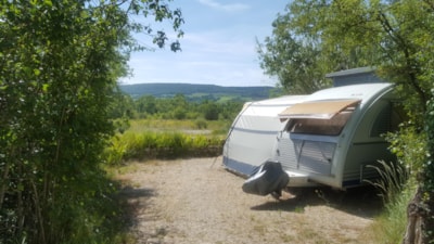 Package: Pitch + 1 car + caravan  or tent