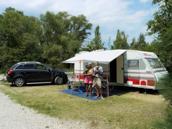 Stellplatz - Stellplatz Confort (Zelt, Wohnwagen, Wohnmobil / 1 Auto) 100-120M² - Flower Camping Les Rives de l'Aygues