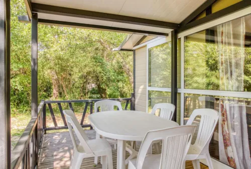 Location - Chalet Confort 25M² 2 Chambres  - Terrasse Couverte - Climatisation - image n°8 - Flower Camping Les Rives de l'Aygues