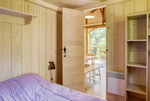 Location - Cabane Lodge Bois Sur Pilotis Confort 27M² 2 Chambres - Terrasse Bois Couverte, Zone Ombragée - image n°6 - Flower Camping Les Rives de l'Aygues