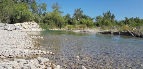 Emplacement - Forfait Privilège Bord De Rivière Avec Électricité - image n°4 - Flower Camping Les Rives de l'Aygues