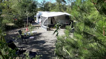 Stellplatz - Stellplatz Über 130 Qm - Flower Camping Les Rives de l'Aygues