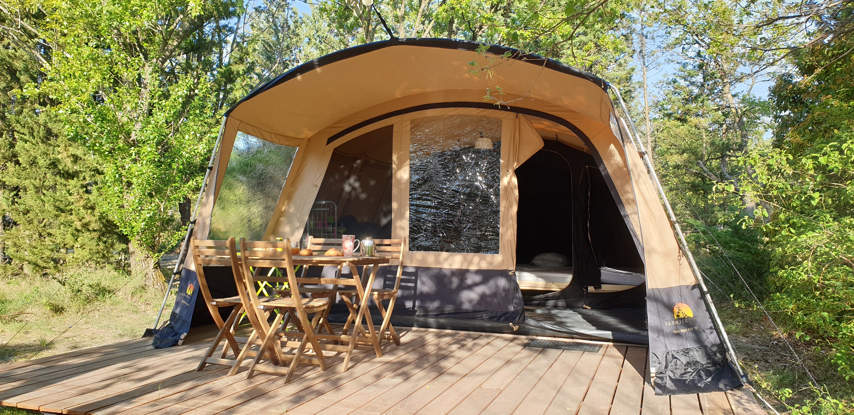Ferietype - Tent Ready To Camp 28 M² - Halvt Tildækket Terrasse - Uden Sanitetsbygninger - Flower Camping Les Rives de l'Aygues