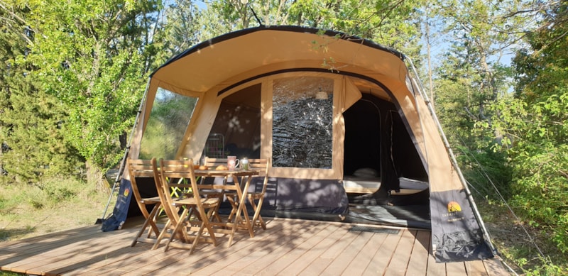 Tente prêt à camper 28 m² - terrasse semi-couverte - sans sanitaire
