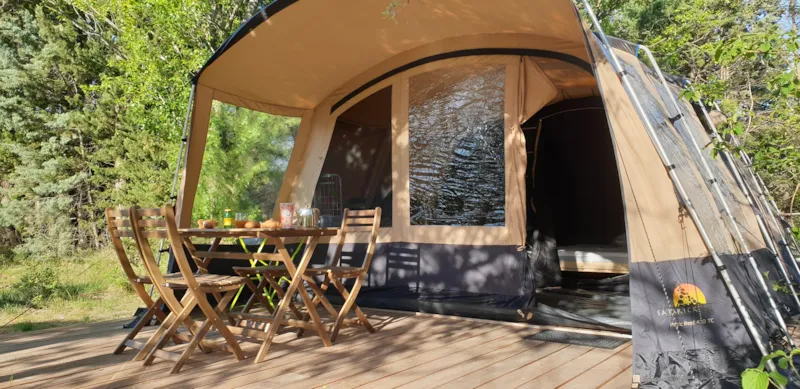 Tente Prêt À Camper 28 M² - Terrasse Semi-Couverte - Sans Sanitaire