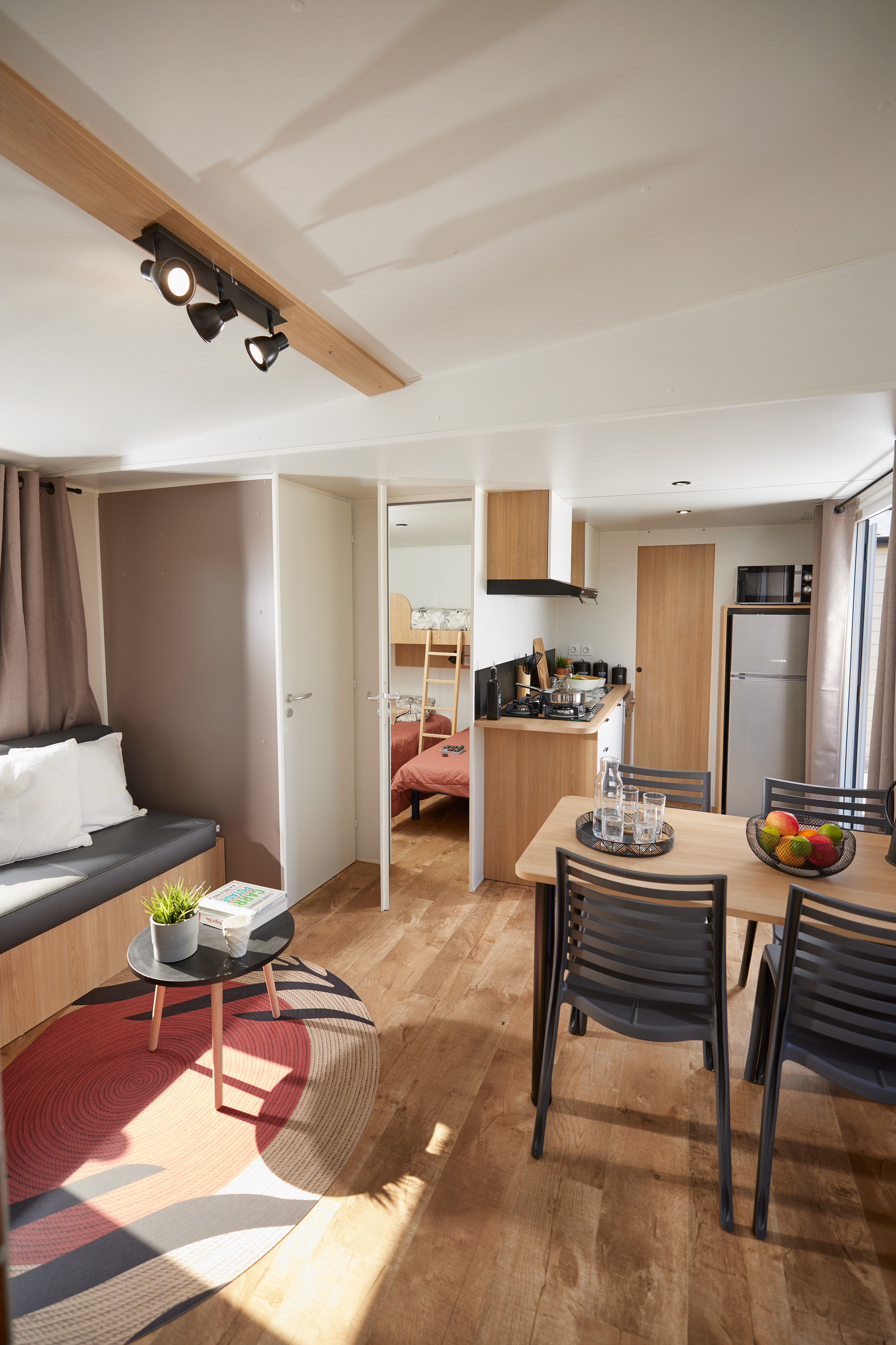 Stacaravan Premium 29 m² 2 slaapkamers Half-schaduwrijk terras + airconditioning + Vaatwasmachine