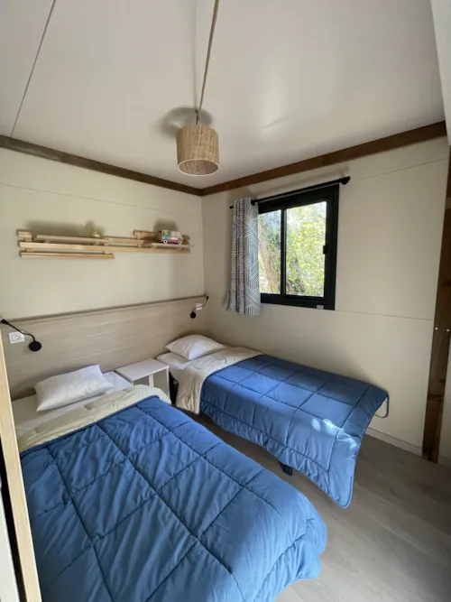Accommodation - Chalet Confort 35M² 3 Bedrooms Half-Covered Terrace + Air-Conditioning - image n°6 - Flower Camping Les Rives de l'Aygues