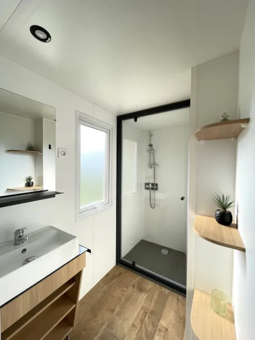 Accommodation - Mobile-Home Premium 29 M² 2 Bedrooms Half-Covered Terrace + Air-Conditioning + Dishwasher - image n°7 - Flower Camping Les Rives de l'Aygues