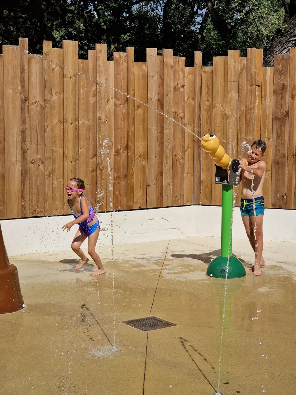 Flower Camping Les Rives de l'Aygues