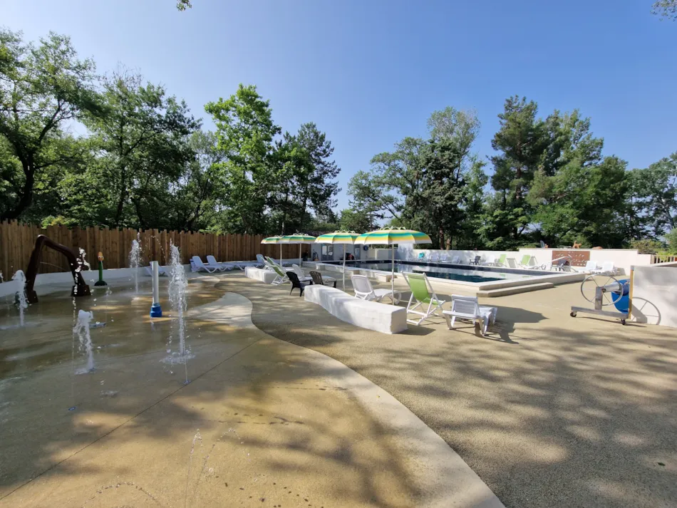 Flower Camping Les Rives de l'Aygues