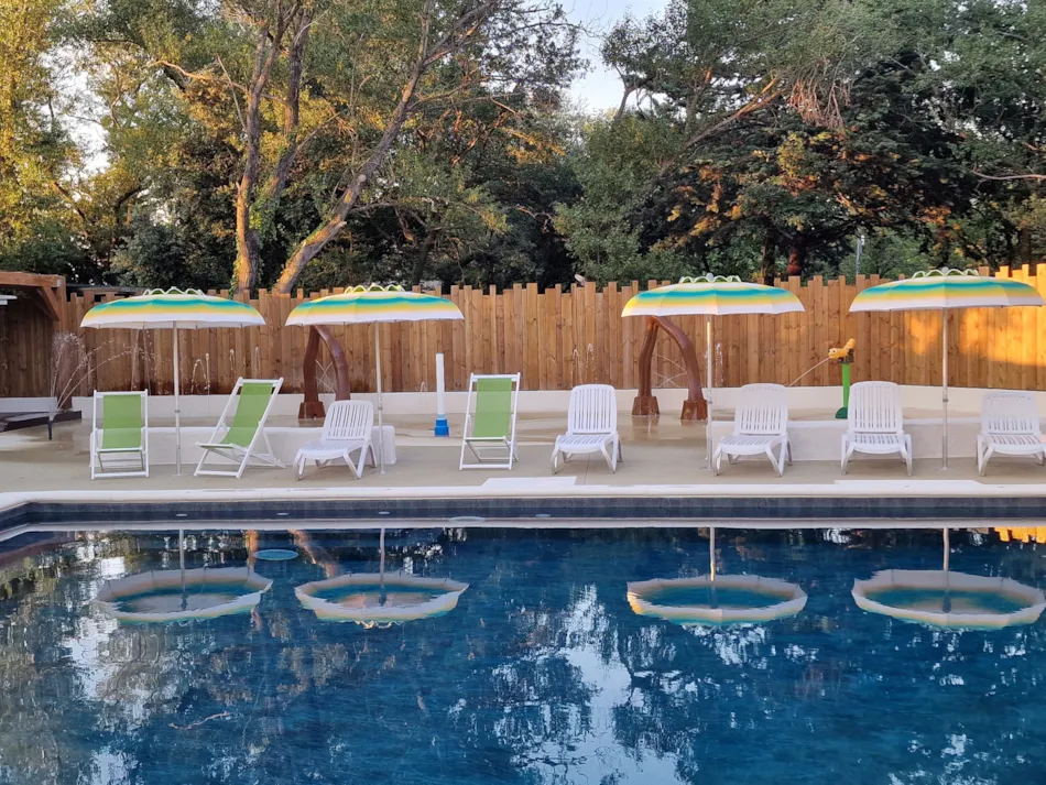 Flower Camping Les Rives de l'Aygues