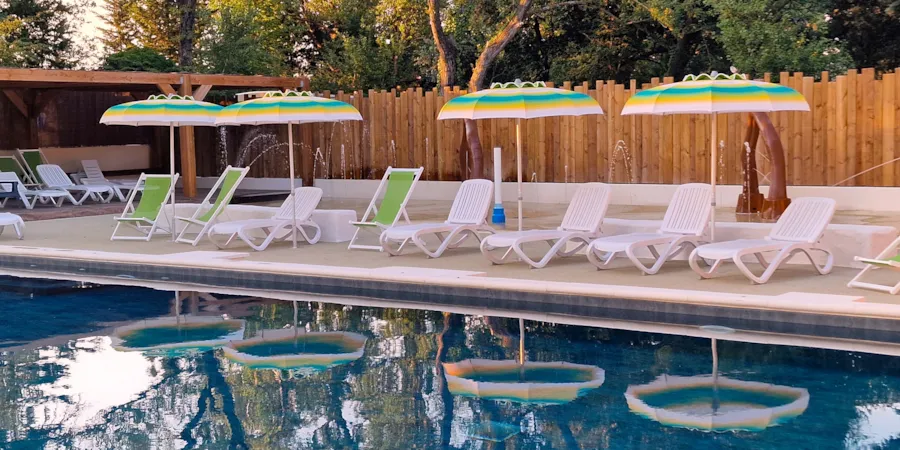 Flower Camping Les Rives de l'Aygues - image n°1 - Camping Direct