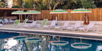 Flower Camping Les Rives de l'Aygues - Ucamping