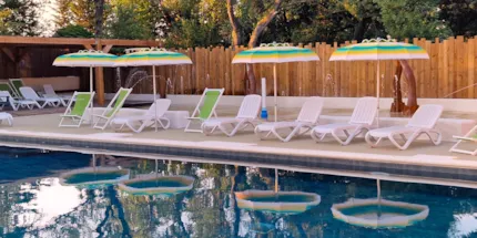 Flower Camping Les Rives de l'Aygues - Camping2Be