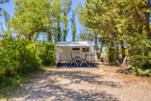 Pitch - Package: Pitch + 1 Car + Caravan  Or Tent - image n°3 - Flower Camping Les Rives de l'Aygues